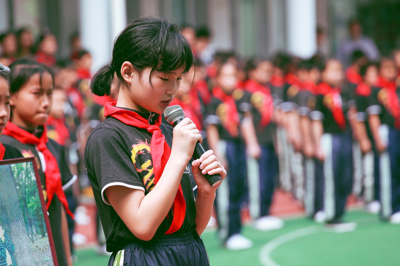 安徽一中学教师被指网聊表白学生，引发师德讨论